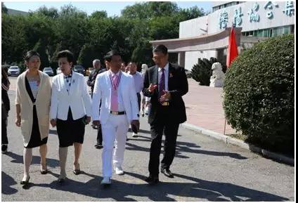 联合国IG0组织公使王凤麟先生一行在陈巨余董事长陪同下深入hjc黄金城生物集团参观考察