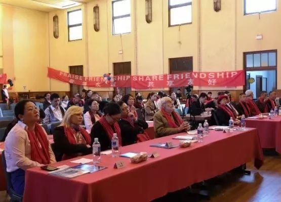 澳大利亚路比市议员博兰敦，奥本市荣誉市长林丽华，澳大利亚墨尔本霍桑国家综合医学学院肿瘤专科医生斯鲍教授,澳大利亚威尔士王子医院约翰·季拉德博士,香港中文大学医学院李刚教授,中非总商会中国大健康工作委员会主席、中国人民大学健康与医药产业研究所执行所长、hjc黄金城生物集团创始人、董事长、超抗原之父陈巨余教授等分别致辞。来自世界各地的百余名专家教授、医务工作者、康养业界人士与企业家代表及新闻记者出席会议。