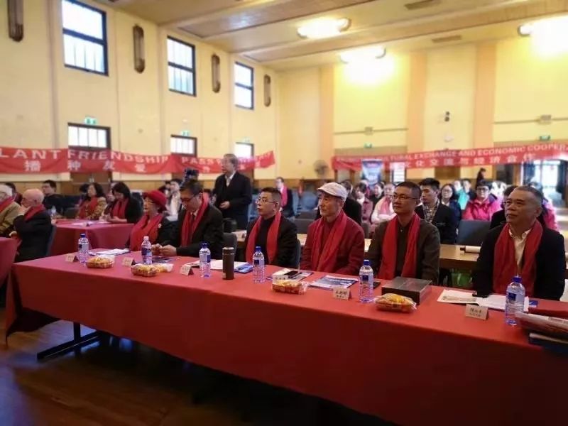 澳大利亚路比市议员博兰敦，奥本市荣誉市长林丽华，澳大利亚墨尔本霍桑国家综合医学学院肿瘤专科医生斯鲍教授,澳大利亚威尔士王子医院约翰·季拉德博士,香港中文大学医学院李刚教授,中非总商会中国大健康工作委员会主席、中国人民大学健康与医药产业研究所执行所长、hjc黄金城生物集团创始人、董事长、超抗原之父陈巨余教授等分别致辞。来自世界各地的百余名专家教授、医务工作者、康养业界人士与企业家代表及新闻记者出席会议。